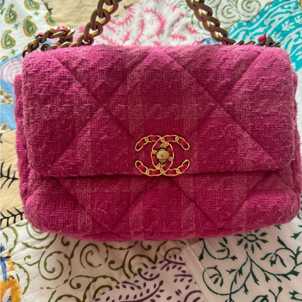 Chanel 19 bag - Picture 2 of 7
